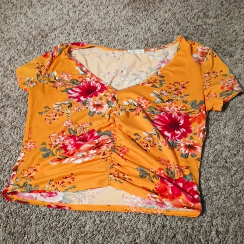 Short sleeve top